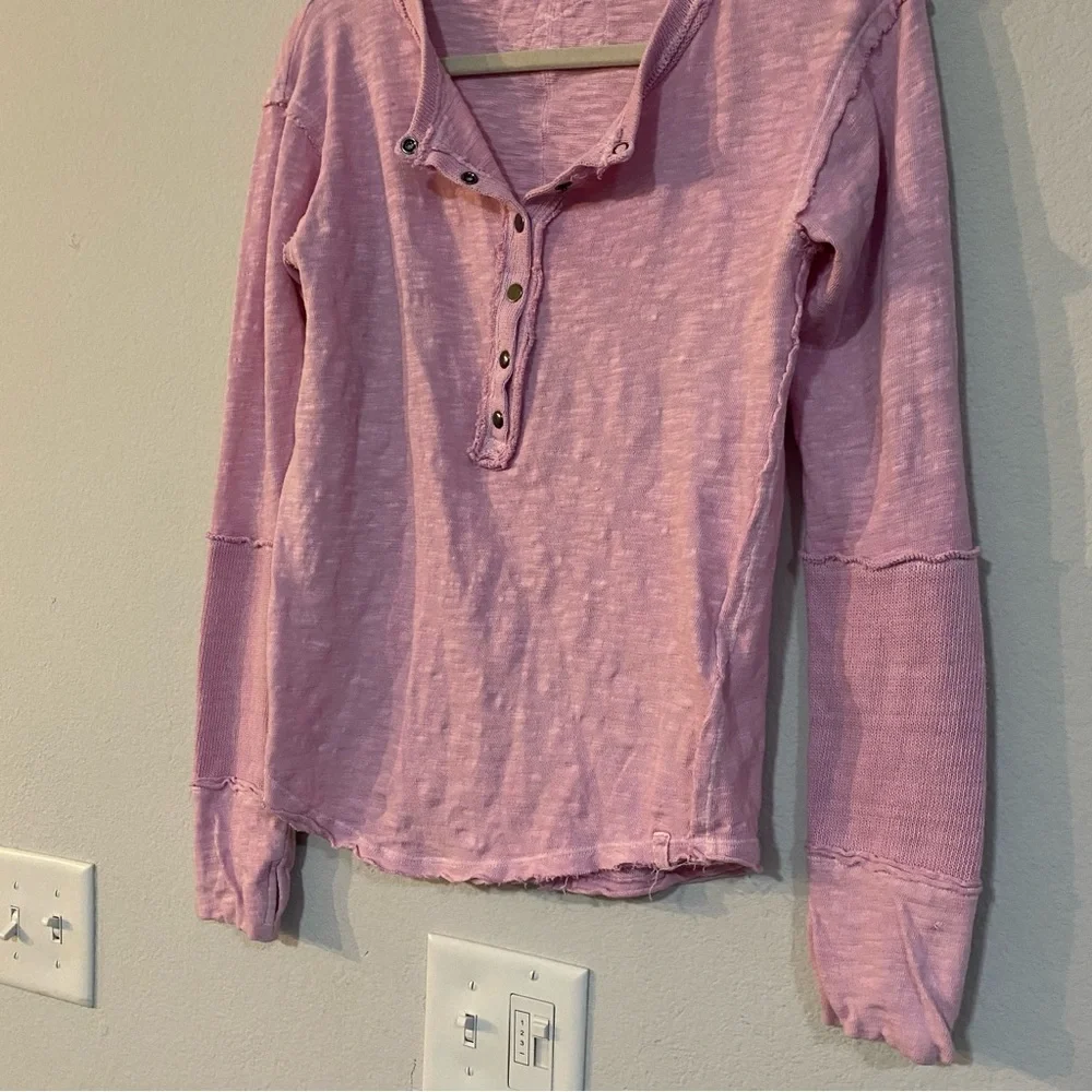 Free People Henley Top Phoebe Medium Pink Thumb Holes Knit - Picture 8 of 8